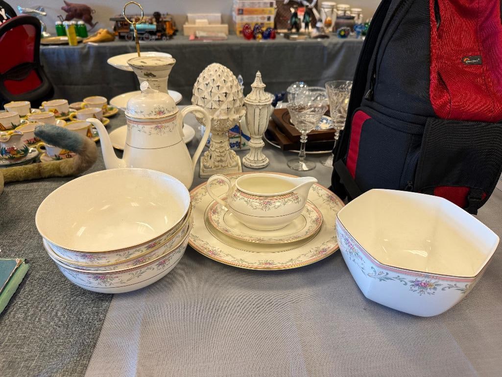 CHRISTOPHER STUART SPRING CREST BONE CHINA SERVING PIECES, SEVEN PIECES TOTAL: INCLUDES THREE MATCHING SERVING BOWLS, HEXAGONAL SERVING BOWL, COFFEE POT, GRAVY BOAT AND SERVING PLATTER 9 1/2" TEAPOT 7 1/2" GRAVY BOAT 7 1/2" AND 8" BOWLS