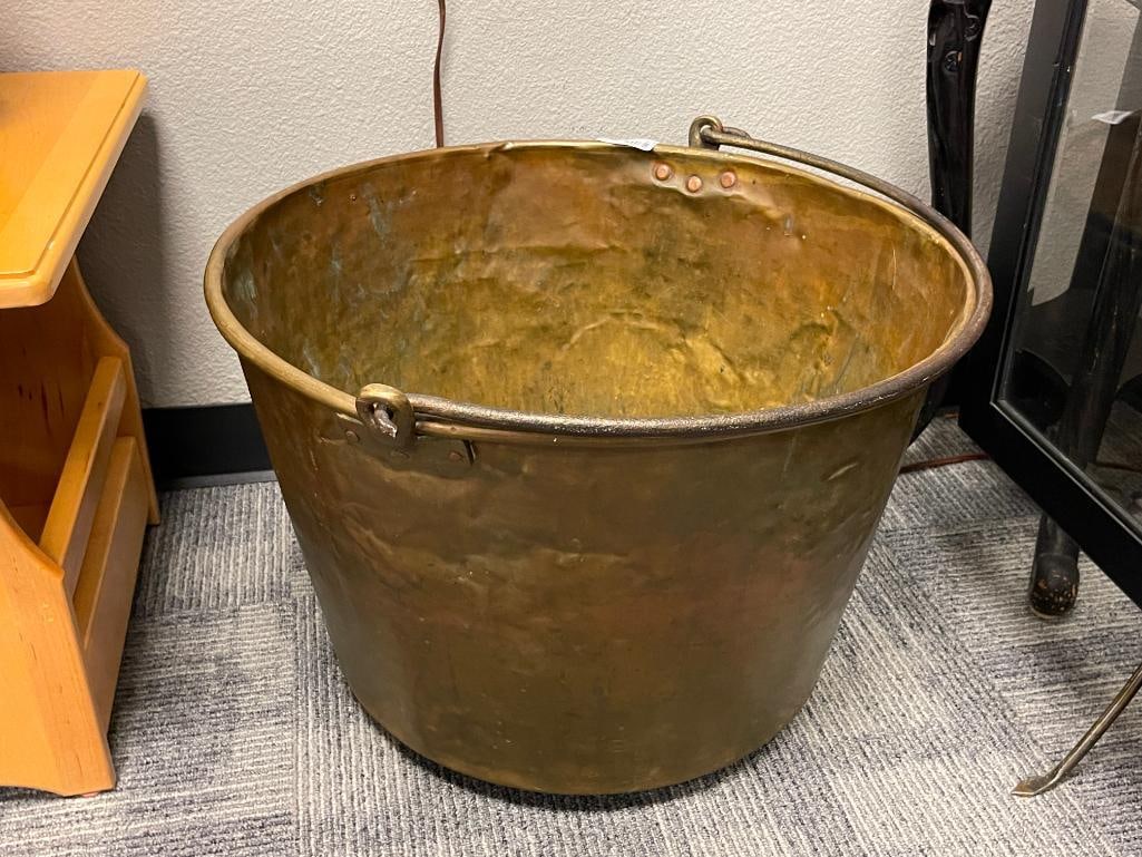 THE AMERICAN BRASS KETTLE MANUFACTURE'S NO. 2 KETTLE WITH HEAVY FORGED HANDLE (1 of 10)