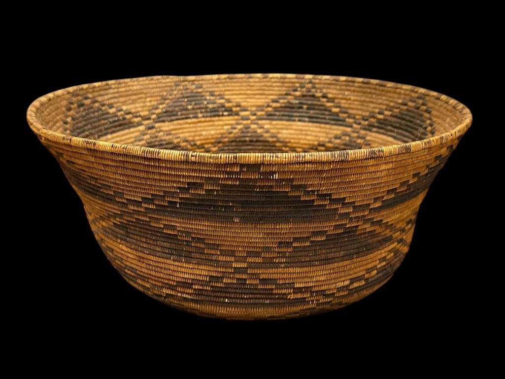 CIRCA EARLY 1900'S MAIDU NATIVE AMERICAN CALIFORNIA POLYCHROME DESIGN PINE NEEDLE BASKET (1 of 12)
