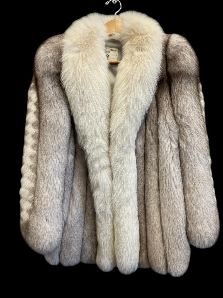 LUXURIOUS TOWN & COUNTRY FURS OF RENO SILVER FOX FUR COAT FEATURING CHECKERED SLEEVES (1 of 11)