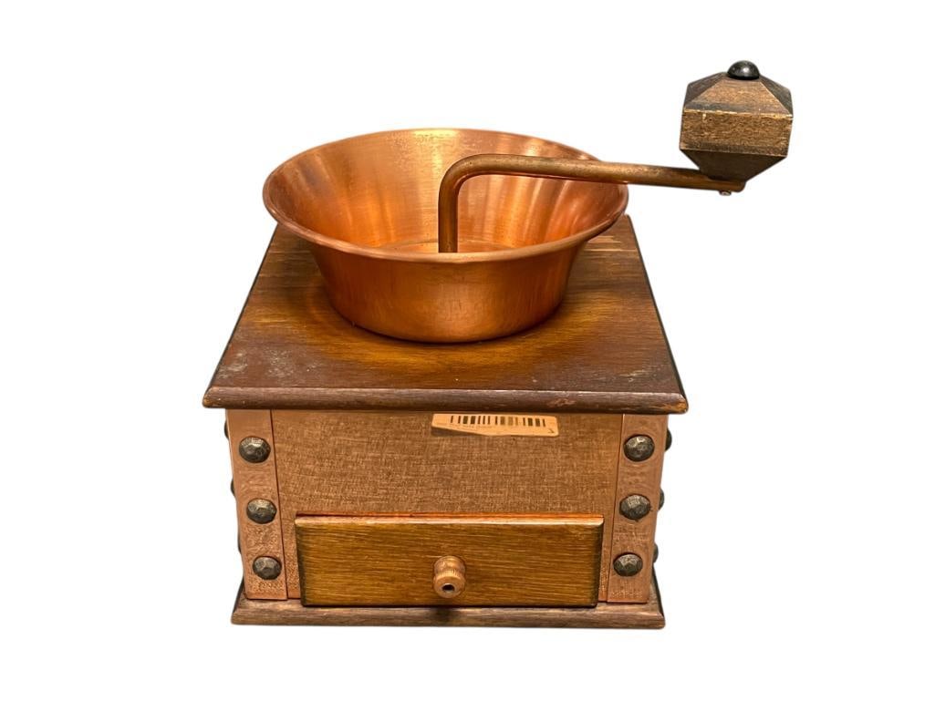 VINTAGE COPPER AND WOODEN COFFEE GRINDER WITH SQUARE HAND CRANK AND DRAWER FOR COFFEE GROUNDS (1 of 9)