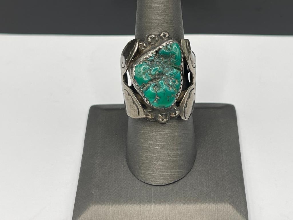 ANTIQUE NAVAJO STERLING SILVER GREEN TURQUOISE RING (1 of 5)