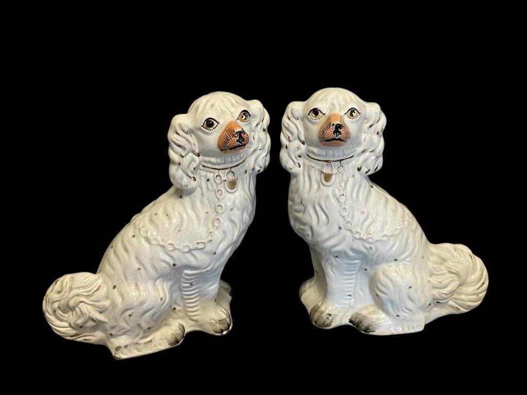 PAIR OF VICTORIAN PERIOD ENGLISH STAFFORDSHIRE SEATED SPANIEL DOG FIGURES MADE IIN ENGLAND (1 of 10)