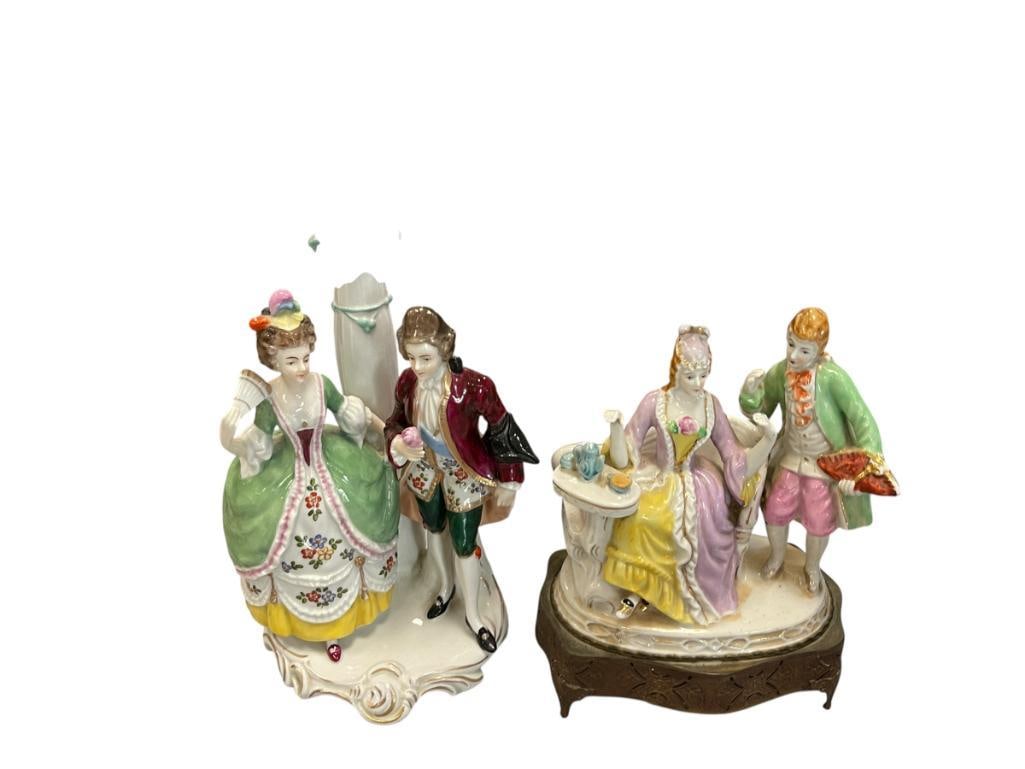 TWO VICTORIAN HANDPAINTED PORCELAIN COURTING LAMPS (1 of 14)