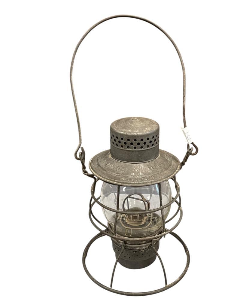 EARLY 20TH CENTURY VACLITE RAILROAD LANTERN WITH ORIGINAL EMBOSSED CLEAR GLASS GLOBE (1 of 11)
