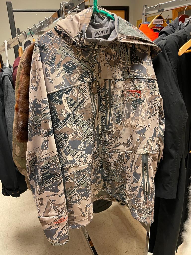 SITKA MEN'S DIGITAL CAMOUFLAGE HUNTING JACKET: IN GREAT CONDITION SIZE 3XL