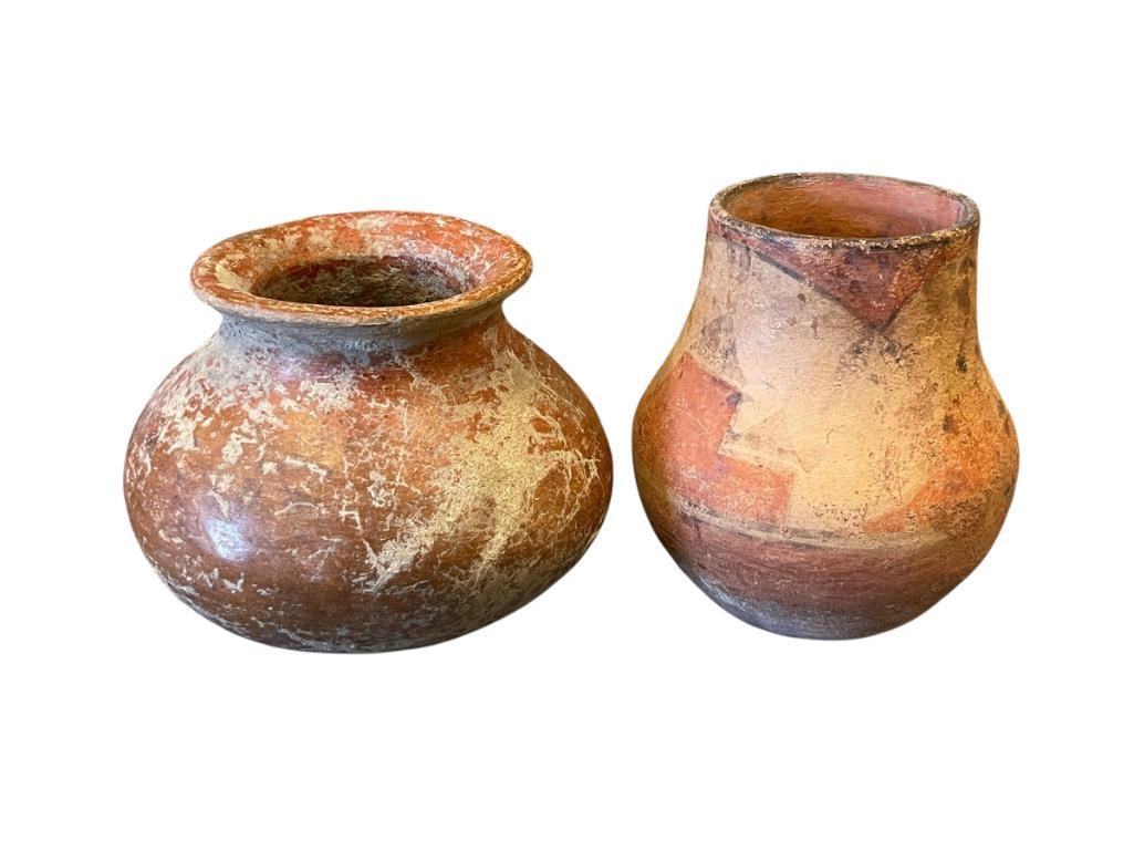ANCIENT NORTH AMERICAN CLAY POTTERY EFFIGY POTS, ONE WITH ROUND BOTTOM, OTHER IS FLAT (1 of 11)