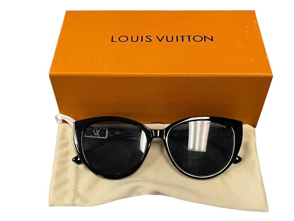 MARKED "LOUIS VUITTON" WOMANS DESIGNER SUNGLASSES (1 of 9)