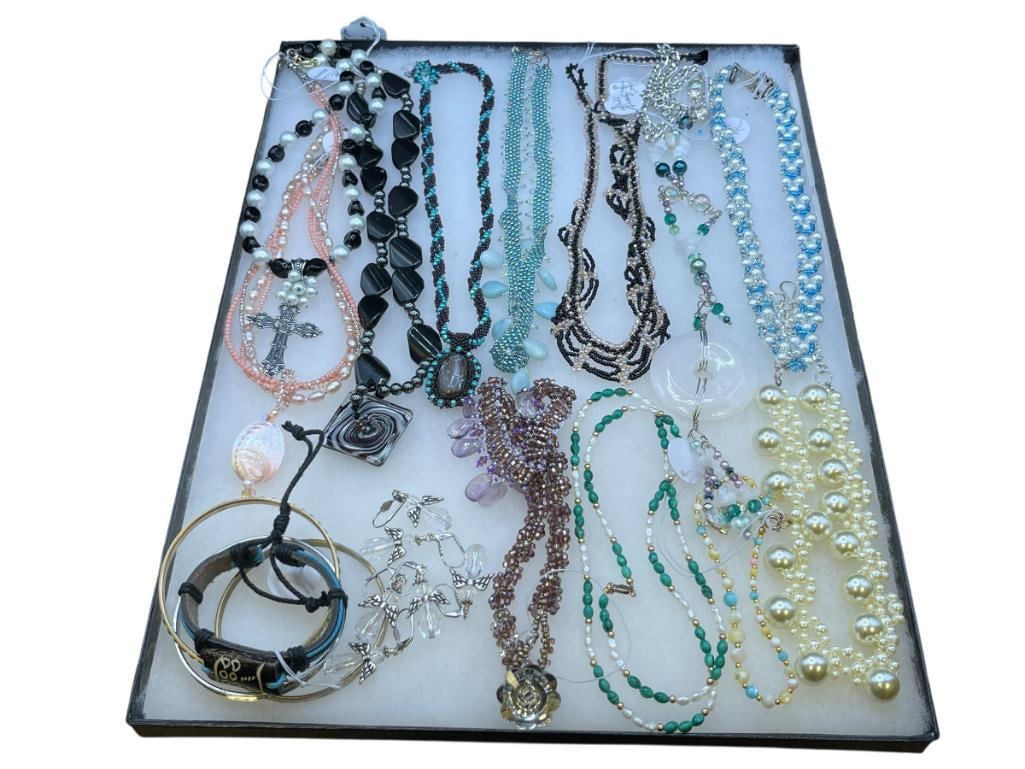 LADIES FASHION COSTUME JEWELRY INCLUDING MOSTLY ARTISAN MADE NECKLACES (1 of 12)