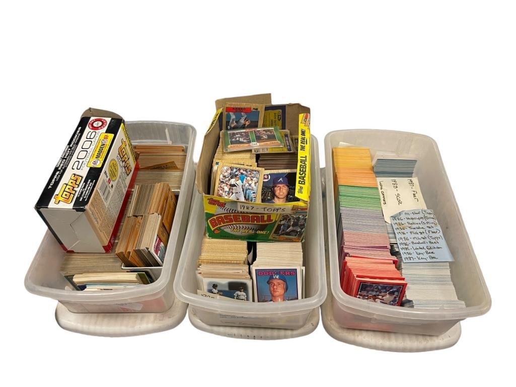 LARGE COLLECTION OF LOOSE MOSTLY BASEBALL MLB SPORT CARDS: 1980'S TO 1990'S BASEBALL SPORT CARDS PLUS CIRCA 2000'S FOOTBALL CARDS