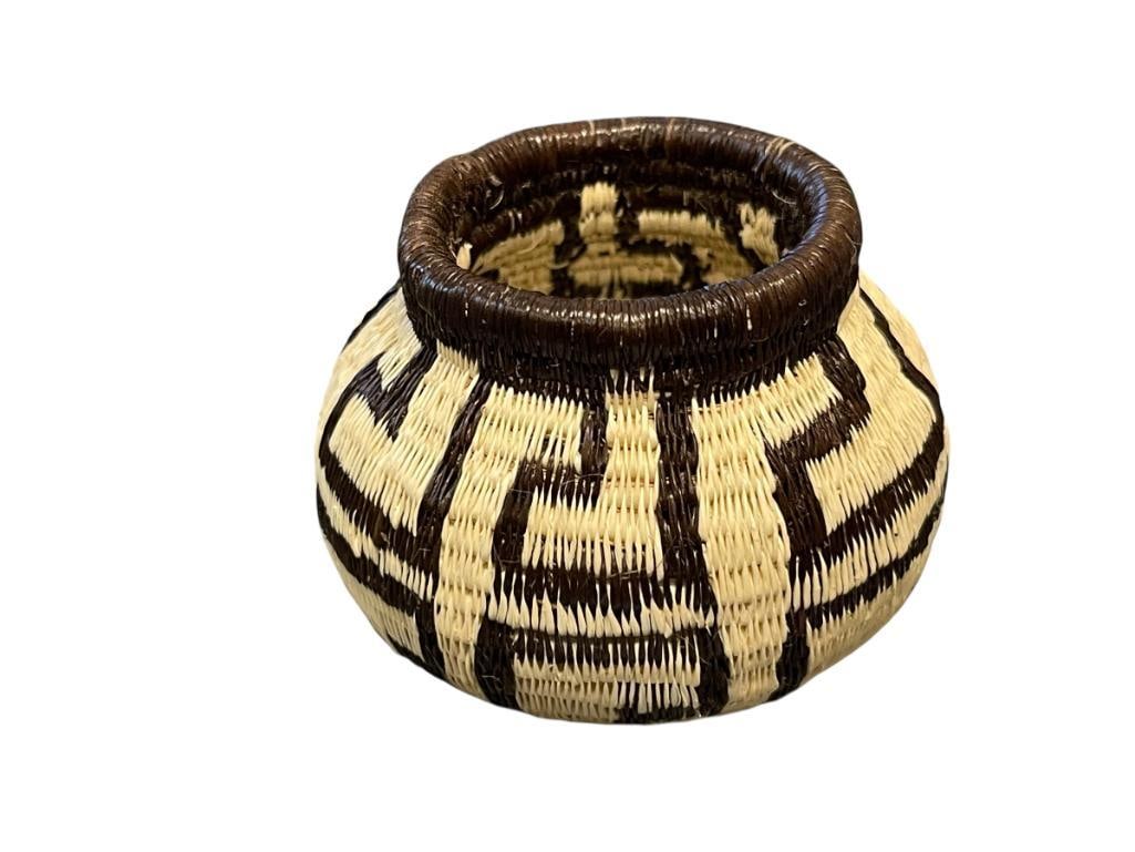 PANAMA WOUNAAN EMBERA INDIAN BASKET, BLACK AND WHITE GEOMETRIC DESIGN MINIATURE BASKET (1 of 6)