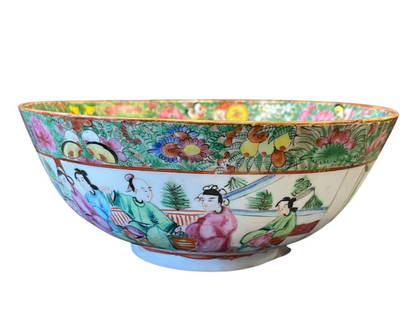 19TH CENTURY ROSE FAMILLE CHINESE ROUND MEDALLION BOWL WITH TRADITIONAL DESIGN: FAMILLE ROSE CHINESE PORCELAON ROUND BOWL, TRADITIONAL DESIGN, CIRCA 1800'S 9"