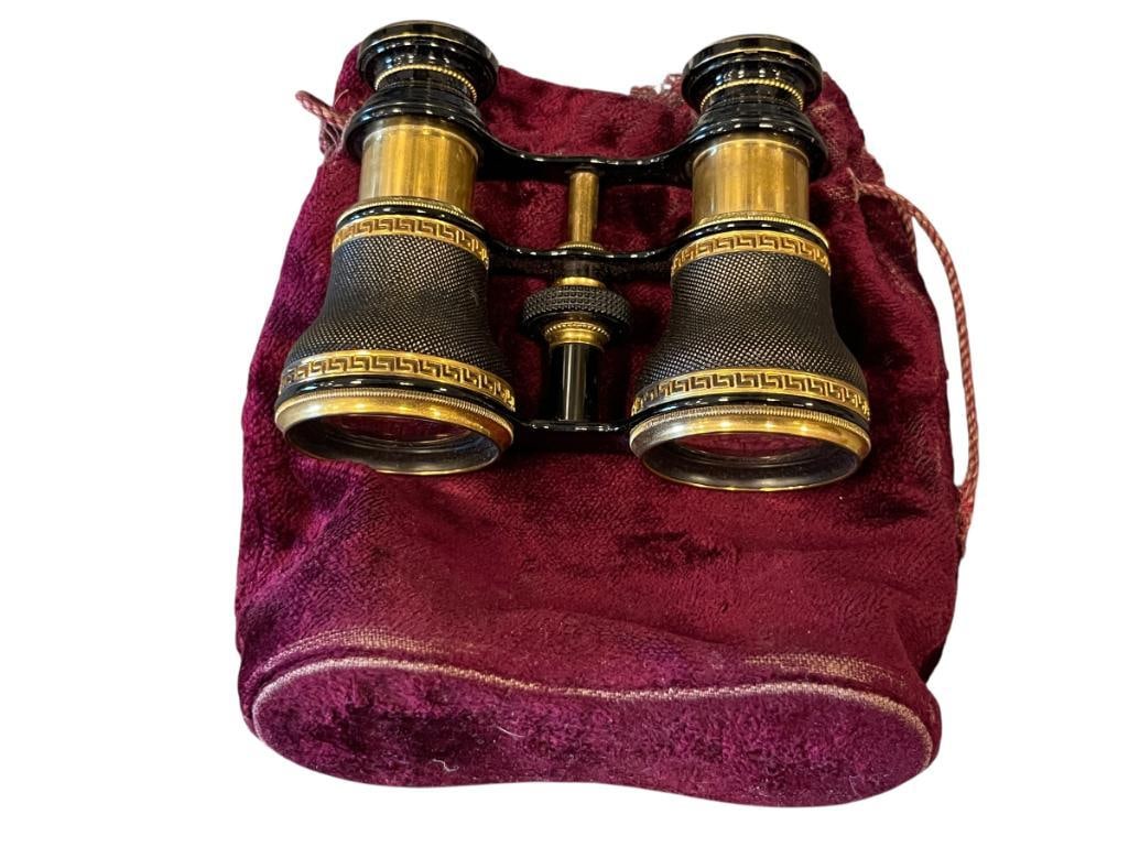 20TH CENTURY WALDTEIN OPTICAL OPERA GLASSES BLACK AND GILT GREEK KEY DESIGN: WALDTEIN OPTICAL BLACK AND GILT OPERA GLASSES WITH GREEK KEY DESIGN, BROADWAY NEW YORK, INCLUDES OPERA GLASSES POUCH 4"
