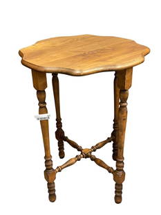 ANTIQUE WALNUT SCALLOPED EDGE SIDE TABLE: FEATURING CARVED SPINDLE LEGS, GOOD CONDITION 21" X 27"