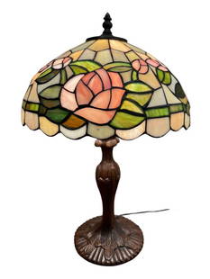 TIFFANY STYLE SLAG GLASS TABLE LAMP WITH PINK FLOWER DESIGN: METAL BASE, TESTED + 12" X 18"