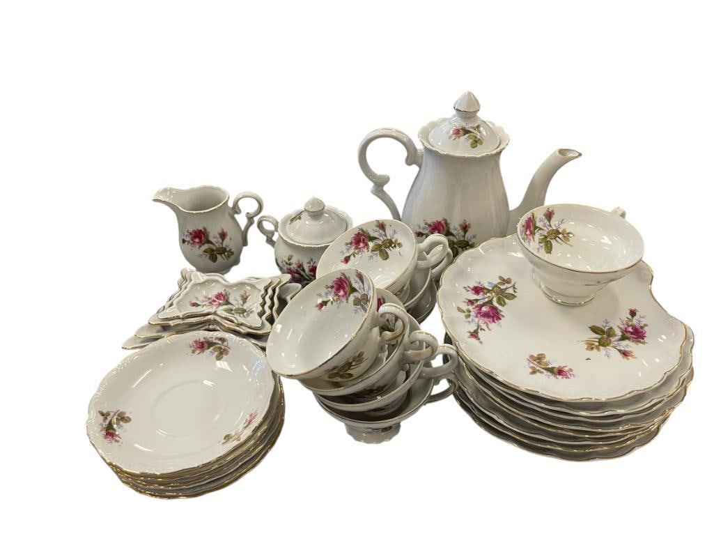 SEALY ROYAL CHINA JAPAN CHINA SET ROSE DESIGN WITH GILT ACCENTS: INCLUDES TEAPOT, LUNCHEON PLATES, TEA CUPS, AND NESTING BUTTERFLY DISHES, ROSE DESIGN WITH GILT ACCENTS, TOTAL OF 29 PIECES
