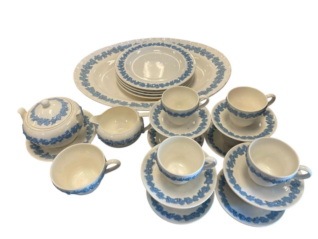 WEDGWOOD OF ETRURIA & BARLASTON ENGLISH QUEENS WARE LAVENDAR ON CREAM CHINA (1 of 11)