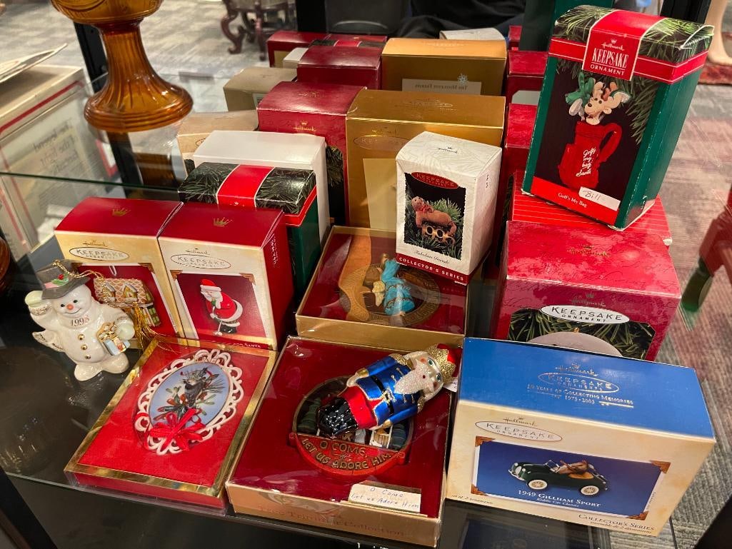 HALLMARK KEEPSAKE AND TREE TRIMMER HOLIDAY ORNAMENTS (1 of 11)