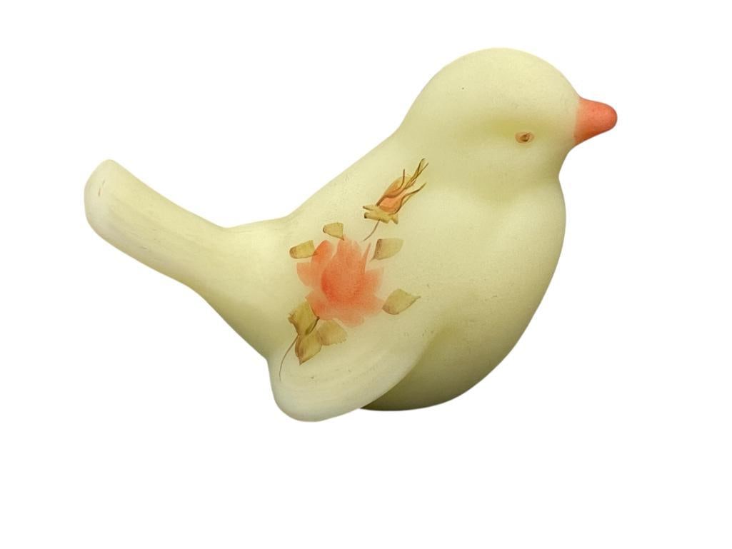 FENTON ARTIST SIGNED HANDBLOWN CUSTARD GLASS BIRD PAPERWEIGHT (1 of 6)