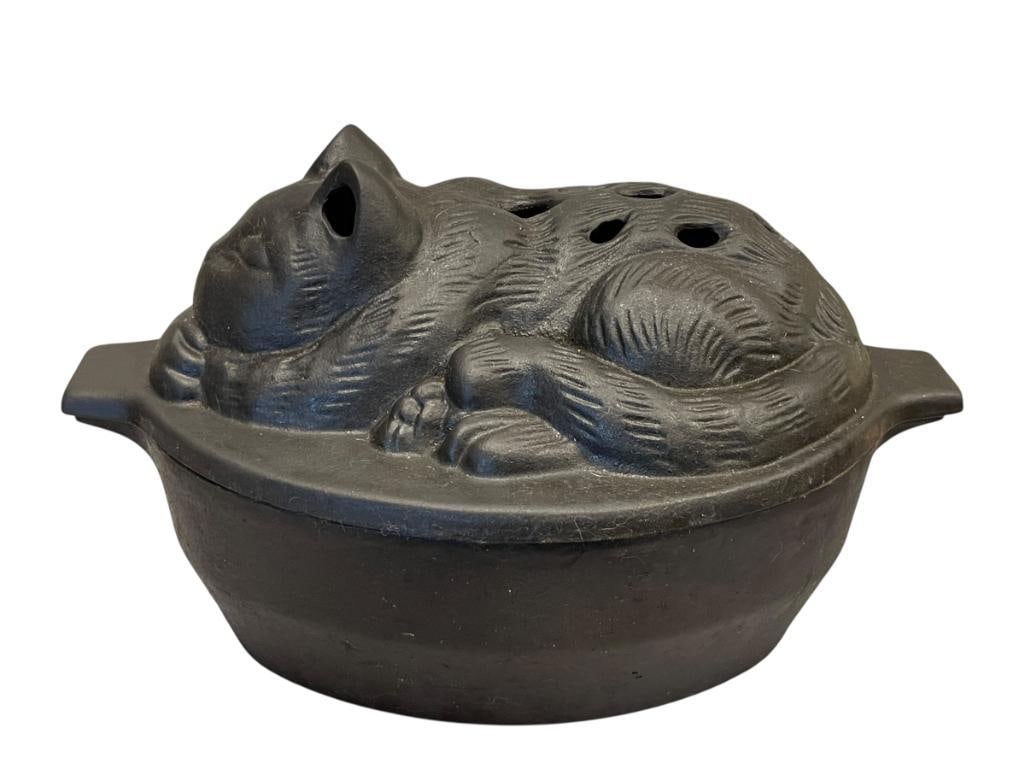 JOHN WRIGHT CAST IRON SLEEPING CAT STEAMER / HUMIDIFIER: JOHN WRIGHT CAST IRON SLEEPING CAT STEAMER / HUMIDIFIER 11"