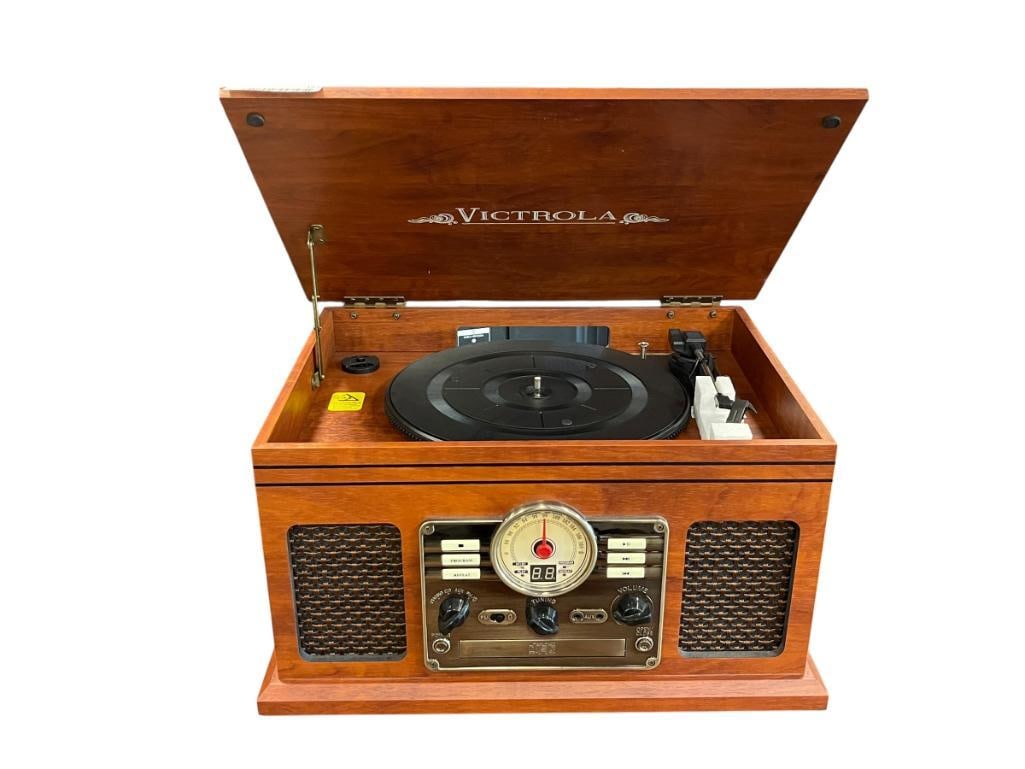 2017 VICTROLO MODERN WOOD FINISH RECORD PLAYER AND CD PLAYER (1 of 11)