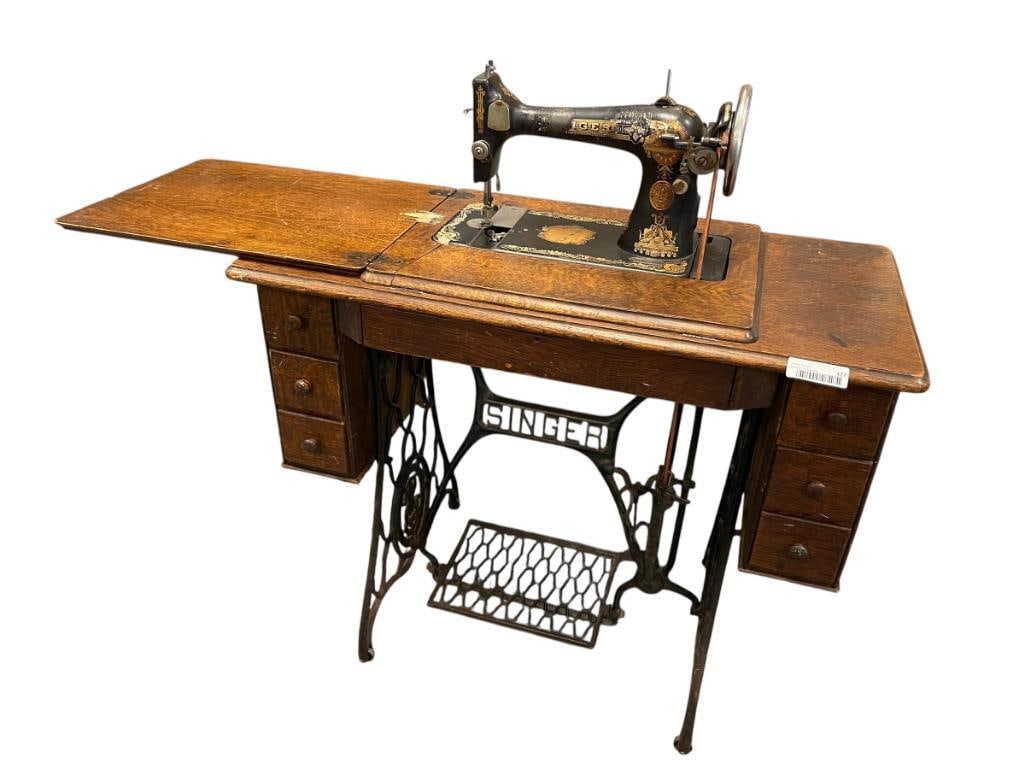 ANTIQUE SINGER TREADLE SEWING MACHINE AND CABINET (1 of 19)