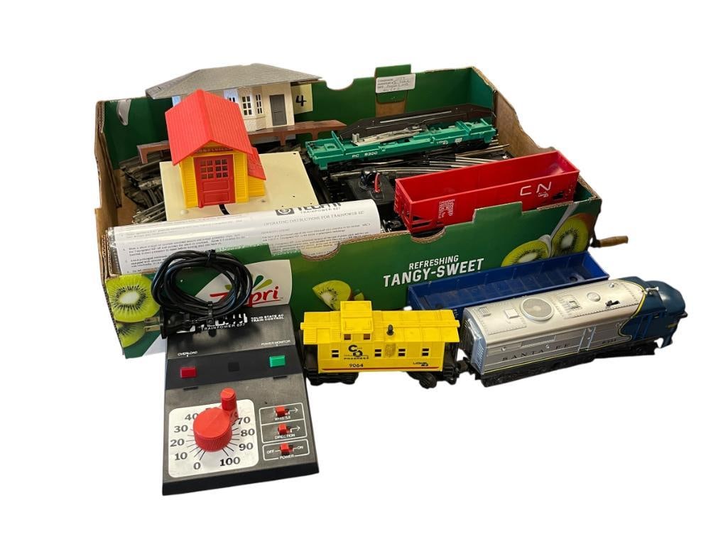 LIONEL 027 SANTA FE 8351 DIESEL LOCOMOTIVE, TRAIN CARS, TRACK, TRANSFORMER, AND BUILDINGS (1 of 15)