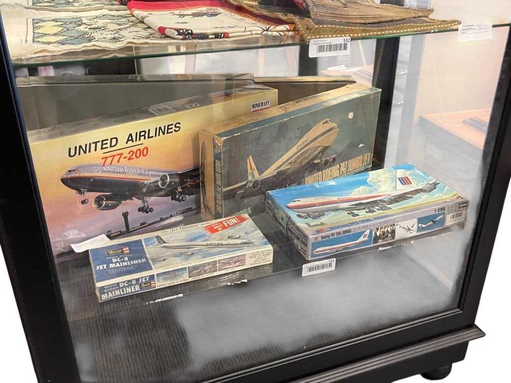 FOUR UNITED AIRLINES COMMERCIAL AIRCRAFT PLASTIC KIT MODELS (1 of 15)