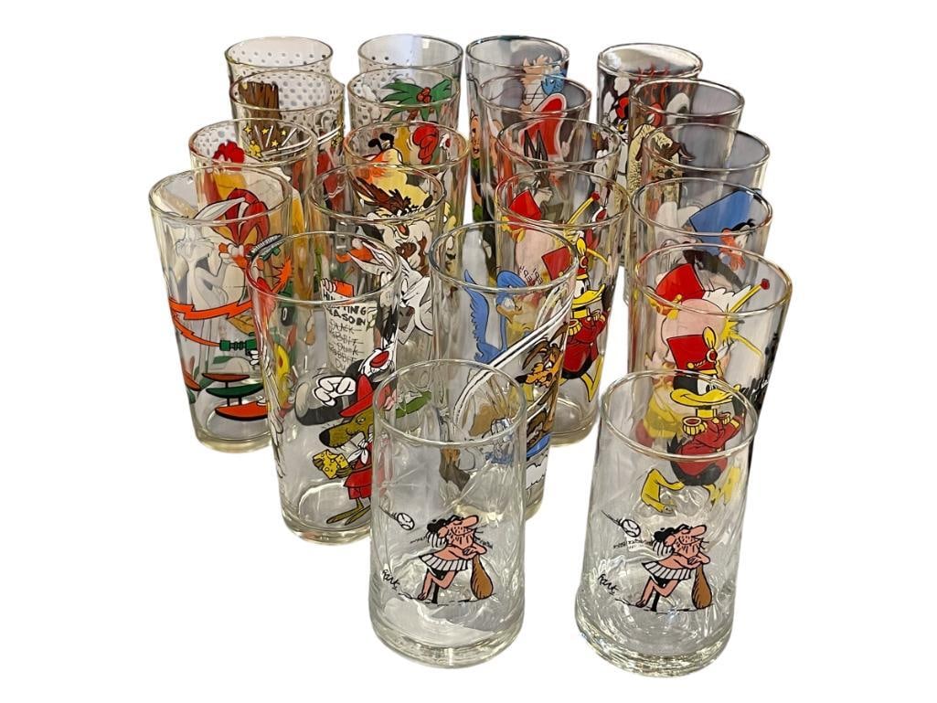 1976 PEPSI COLLECTOR SERIES WARNER BROS CHARACTER ILLUSTRATED COLOR DRINKING GLASSES (1 of 10)