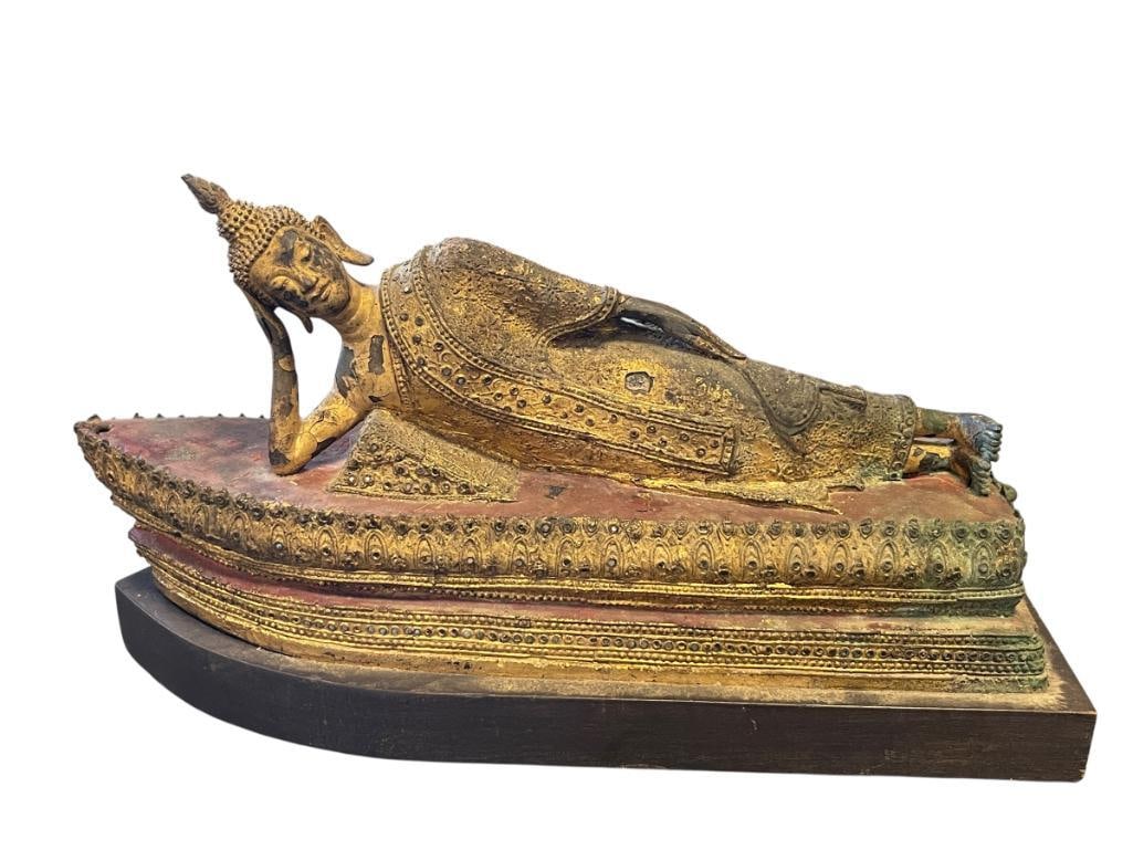 20TH CENTURY RECLINIGN BUDDHA HEAVY GILDED BRONZE SCULPTURE SLEEPING NIRVANA MEDITATION SCULPTURE (1 of 12)