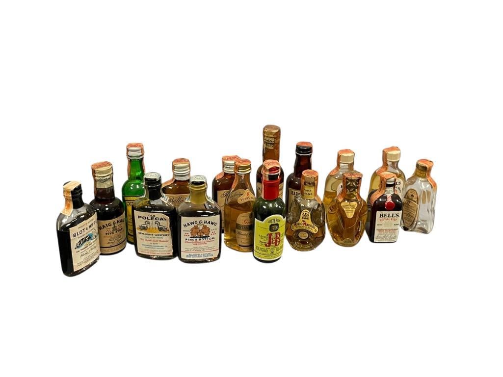 17 ANTIQUE / VINTAGE 1/10 PINT LIQUOR SCOTH WHISKEY BOTTLES: 1/10 PINT GLASS SCOTCH WHISKEY BOTTLES INCLUDES BRANDS SUCH AS HAIG & HAIG, BELL'S, BLACK & WHITE, HAROLD'S CLUB AND MANY OTHERS, ALL WITH ORIGINAL LABELS, SEVERAL WITH ORIGINAL PAPER SEAL INT
