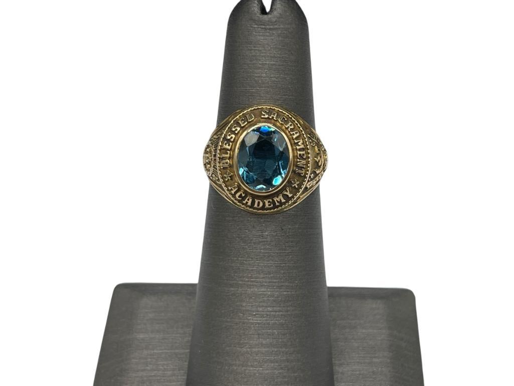 VINTAGE 10K YELLOW GOLD 1962 BLESSED SACRAMENT ACADEMY CLASS RING FEATURING OVAL CUT BLUE TOPAZ (1 of 8)