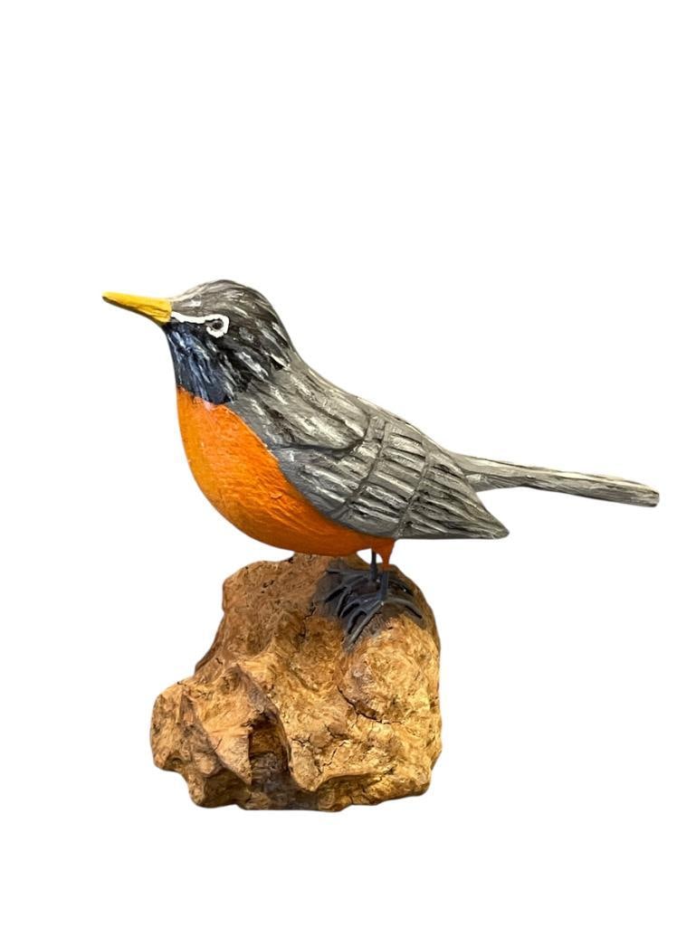 AL MCHENRY HAND CARVED ROBIN BIRD FIGURE / DECOY ON WALNUT BASE NO. 2573 (1 of 11)