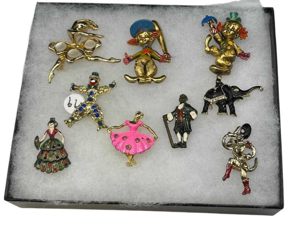 COLLECTIBLE BROOCHES INCLUDING SOME VINTAGE ENAMEL PIECES: INCLUDES PAIR OF SIGNED CLOWN PINS LARGEST IS 2"