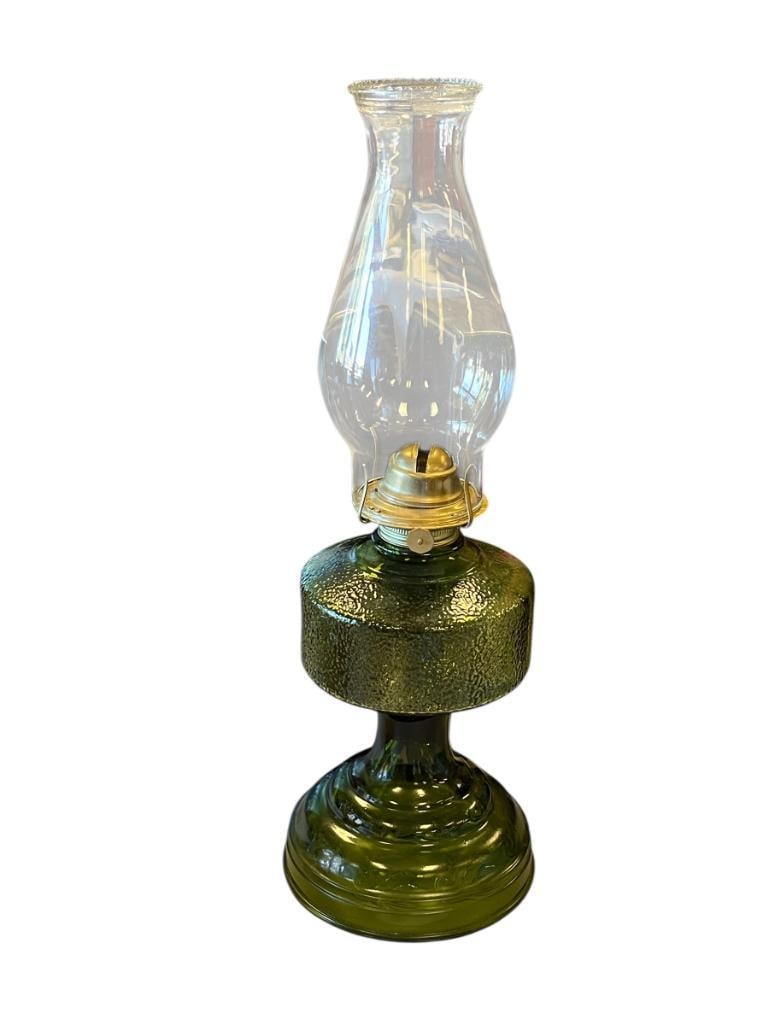 VINTAGE EAGLE DEPRESSION GREEN GLASS OIL LAMP WITH CHIMNEY (1 of 6)