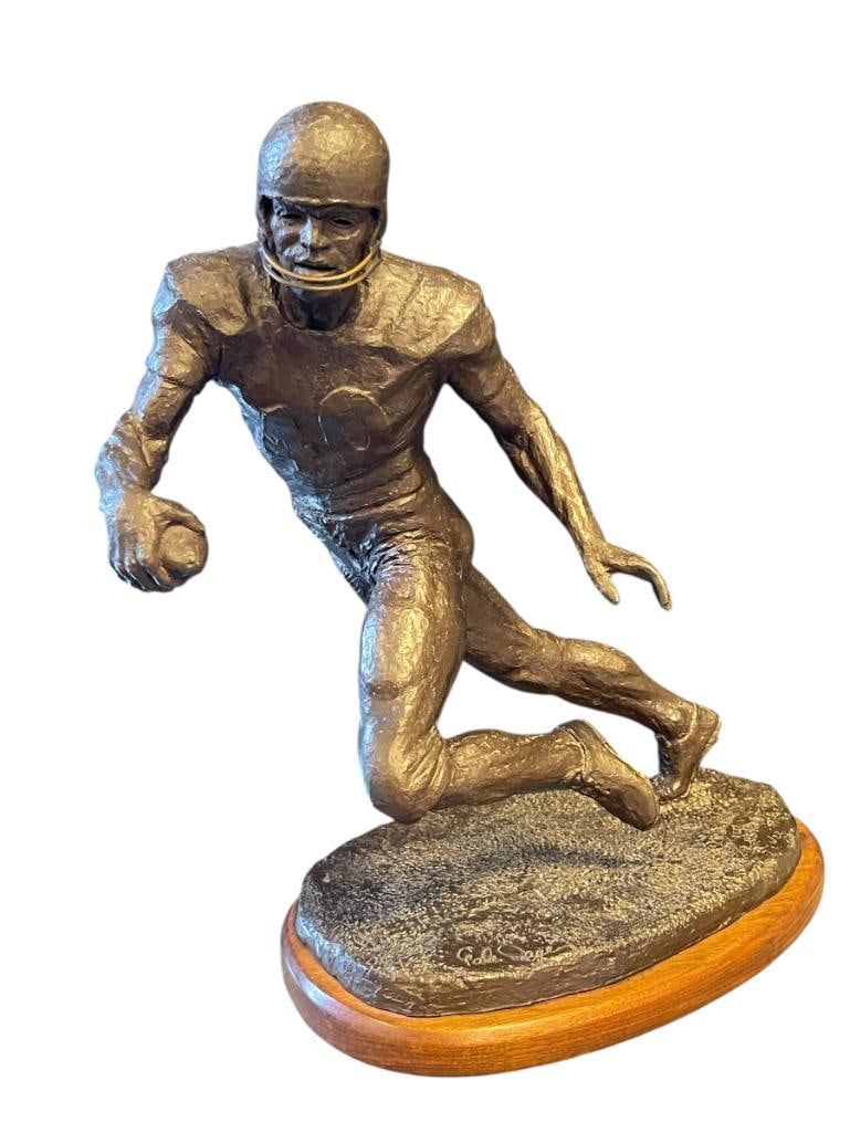 TOM HOLLAND LIMITED EDITION GALE SAYERS FOOTBALL NFL SPORT BRONZE SCULPTURE (1 of 17)