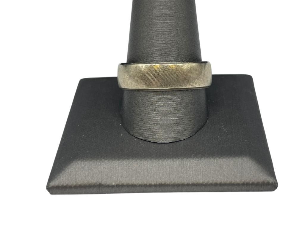 14K WHITE GOLD MEN'S WEDDING BAND (1 of 5)