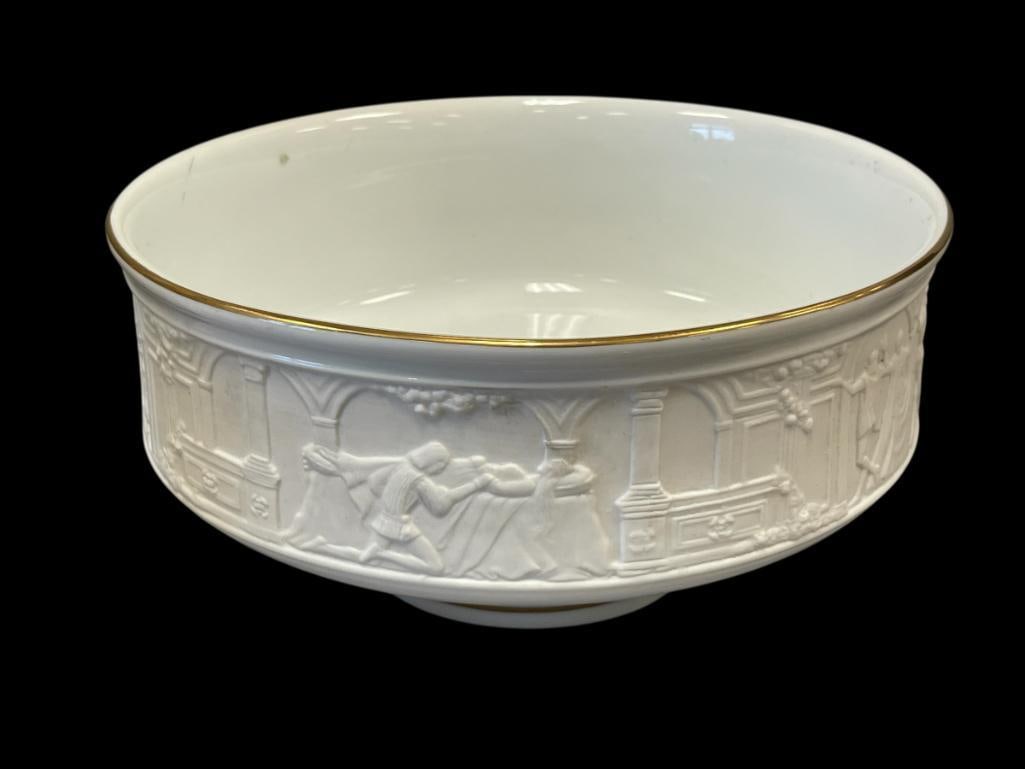 1987 THE FRANKIN MINT THE ROMEO AND JULIET BISQUE / GLAZE PORCELAIN RELIEF BOWL WITH GILT BANDS: 10 1/2" ROUND, 5 1/4"