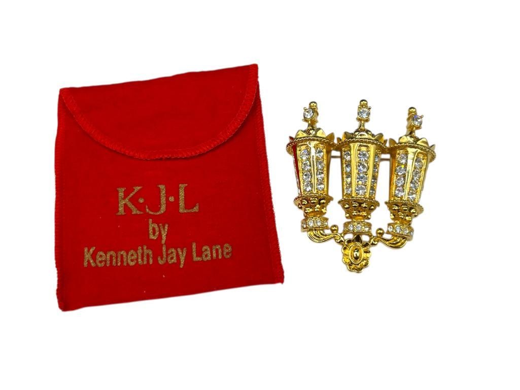 KJL KENNETH JAY LANE DESIGNER SIGNED STREETS OF PARIS GASLAMP CRYSTAL RHINESTONE BROOCH: CAN ALSO BE WORN AS A PENDANT, GOLD TONE DESIGN, INCLUDES MATCHING POUCH 3"