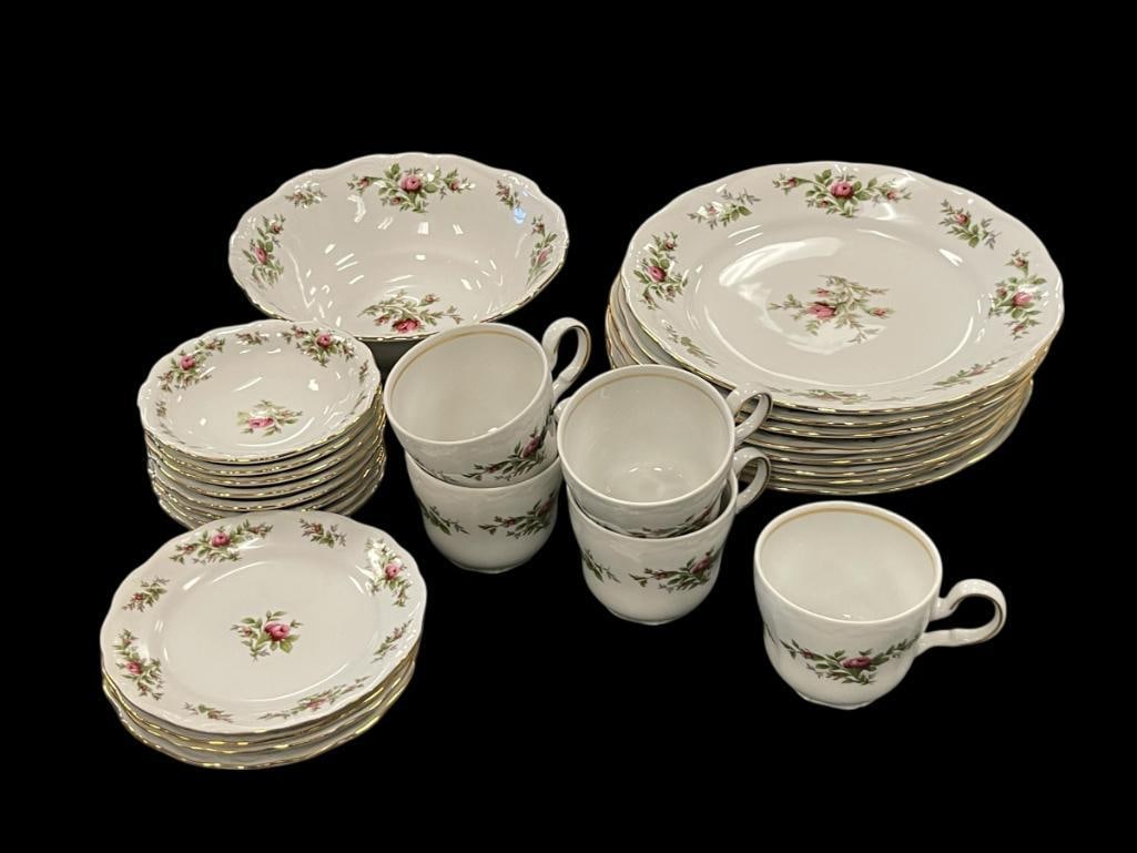 JOHANN HAVILAND CHINA MOSS ROSE PARTIAL PORCELAIN DISHES SET: LARGE SET OF MATCHING DISHES UNDER THE TRADITIONS FINE CHINA LABEL, EACH DISH HAS A SCALLOPED GOD EDGE. REALLY PRETTY AND POPULAR PATTERN, MOSS ROSE, INCLUDES 1 LARGE SERVING BOWL 8 LG DINNER PLATES 1