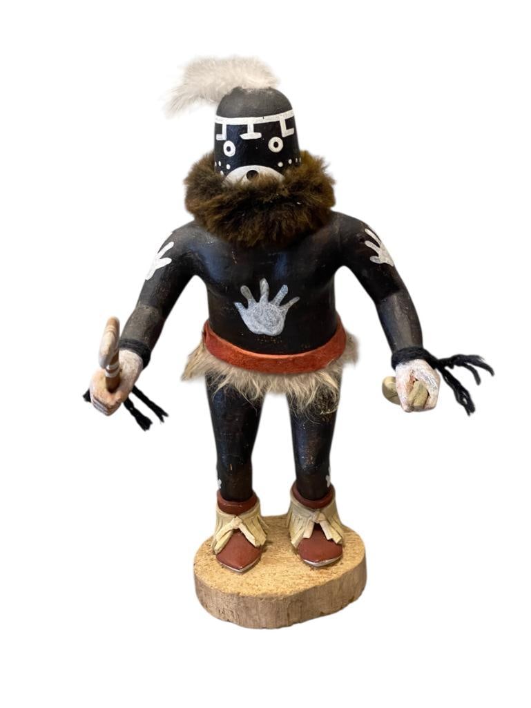 MASTOP HOPI KACHINA NATIVE AMERICAN SOUTWEST DOLL, HAND CRAFTED FROM COTTON WOOD: HAND PAINTED ACCENTS AND DECORATED WITH ANIMAL FUR AND FEATHERS, MOUNTED ON ROUND WOOD SLAB 8" H