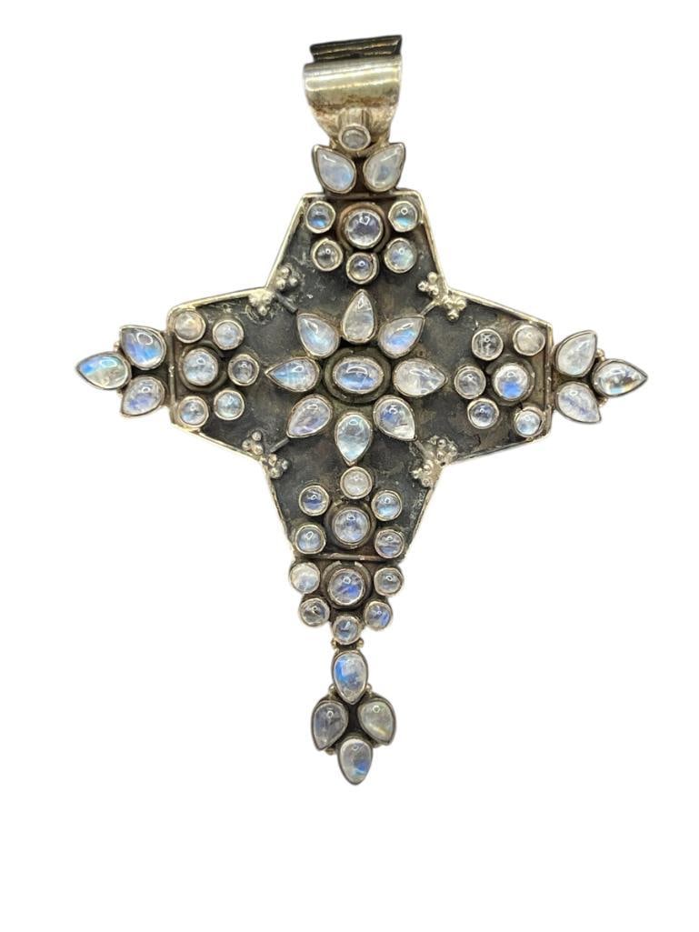 VINTAGE STERLING SILVER MOONSTONE CROSS PENDANT (1 of 7)
