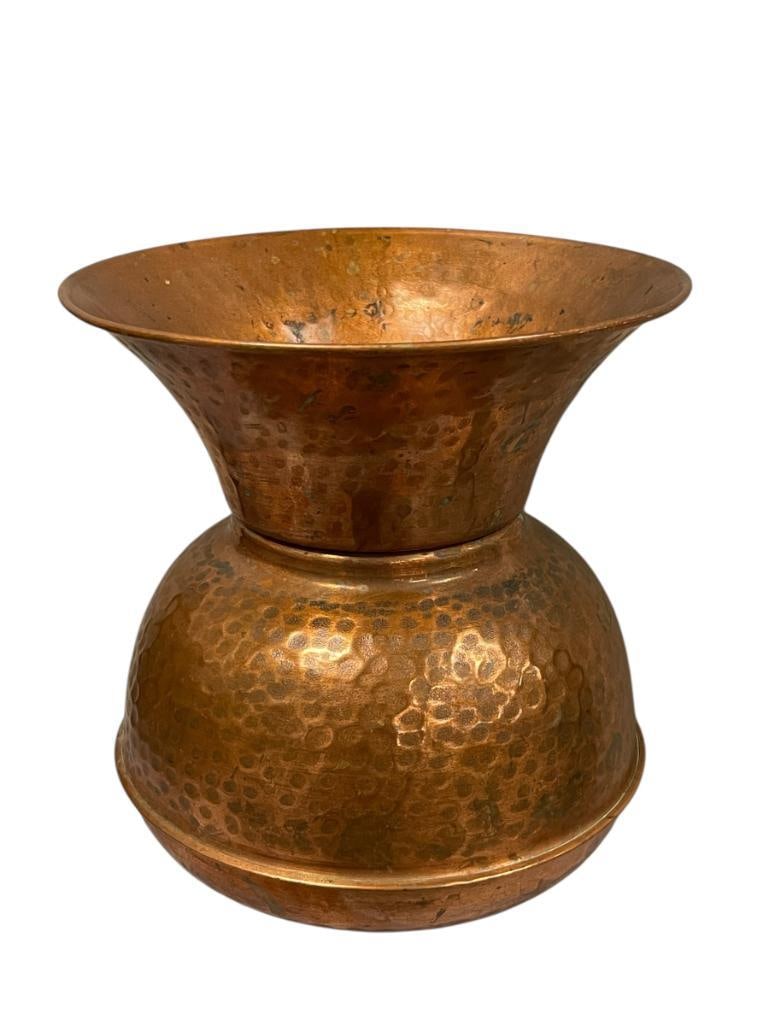 VINTAGE "HAMMERED" COPPER LOOK SPITTOON (1 of 6)