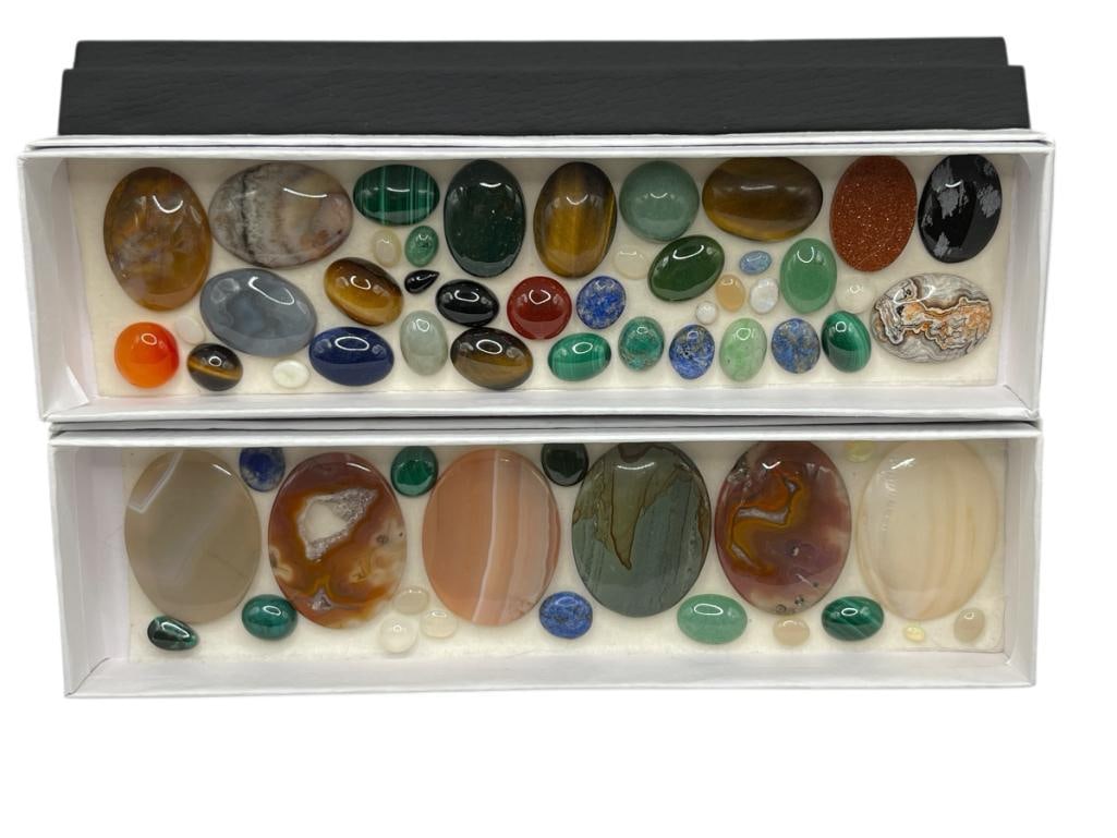 ASSORTED CABOCHON STONES INCLUDING MALACHITE, LAPIS, AGATES, TIGER'S EYE, AND MORE: MOSTLY OVAL SHAPED UP TO 40MM