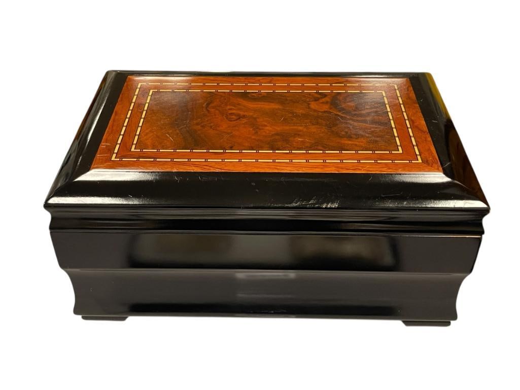 CRAFTSMAN'S BENCH ELEGANT BLACK FINISH CIGAR BOX / HUMIDOR (1 of 8)