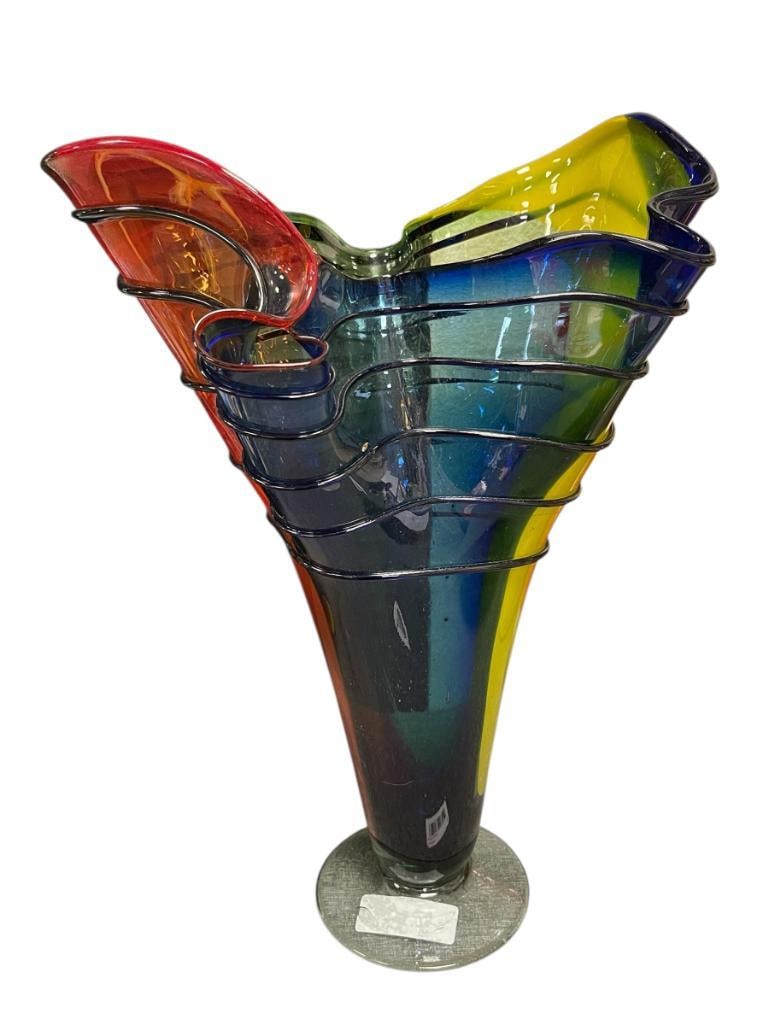 LARGE MULTI-COLOR HANDBLOWN ART GLASS NAPKIN RUFFLE VASE WITH ROUND CLEAR BASE (1 of 11)