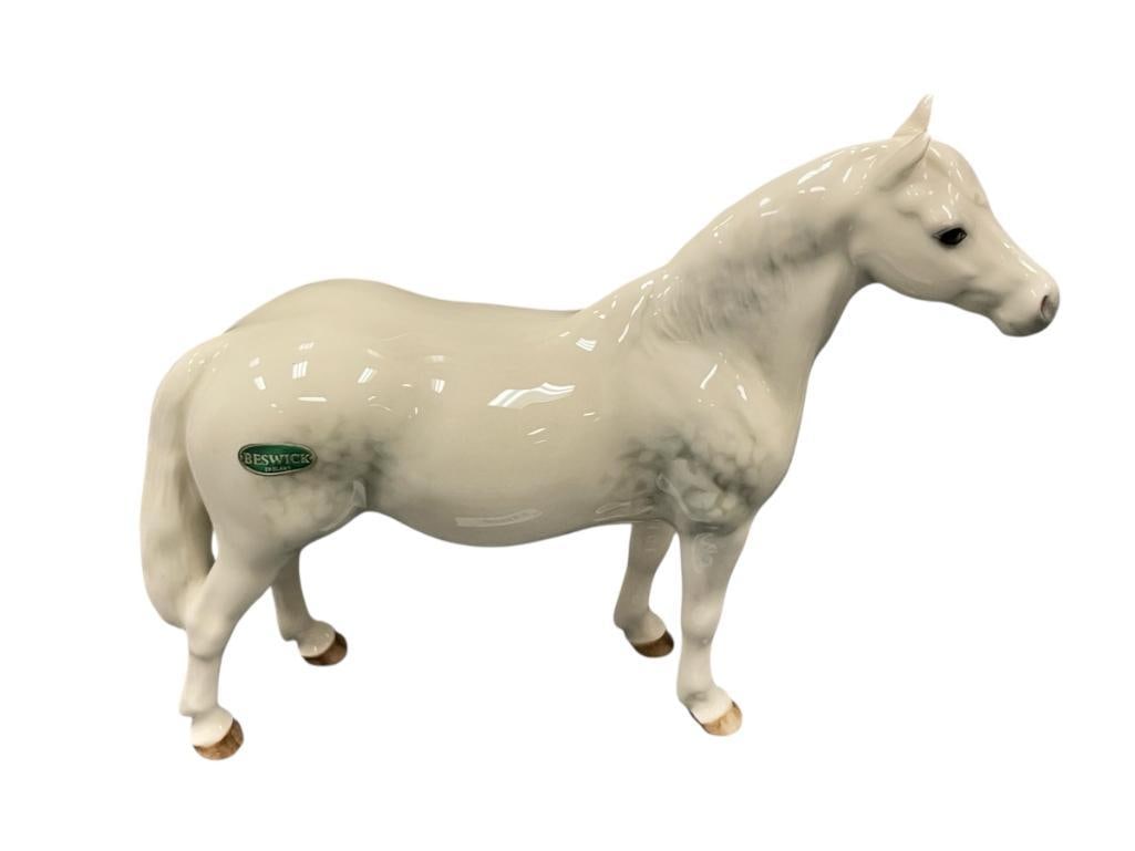 VINTGAE BESWICK ENGLISH POTTERY HAND PAINTED PORCELAIN HORSE FIGURE CONNEMARA PONY MODEL NO. 1641: MADE FROM 1961-1984, DESIGNED BY ARTHUR GREDINGTON, MARKED ON THE BELLY WITH ORIGINAL LABEL, MADE IN ENGLAND, NO DAMAGE OR REPAIRS 8 3/8" L