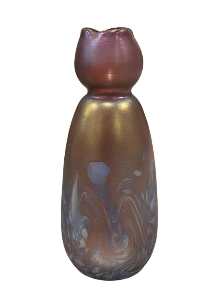 LOETZ ART GLASS BOHEMIA HAND BLOWN IRIDESCENT VASE ART NOUVEAU PERIOD: CIRCA MID-19TH CENTURY TO MID-20TH CENTURY GLASS MAKER, PURPLE AND BLUE SPECKLE VASE, BULBOUS TOP, NO CHIPS OR DAMAGE 6 3/4" H