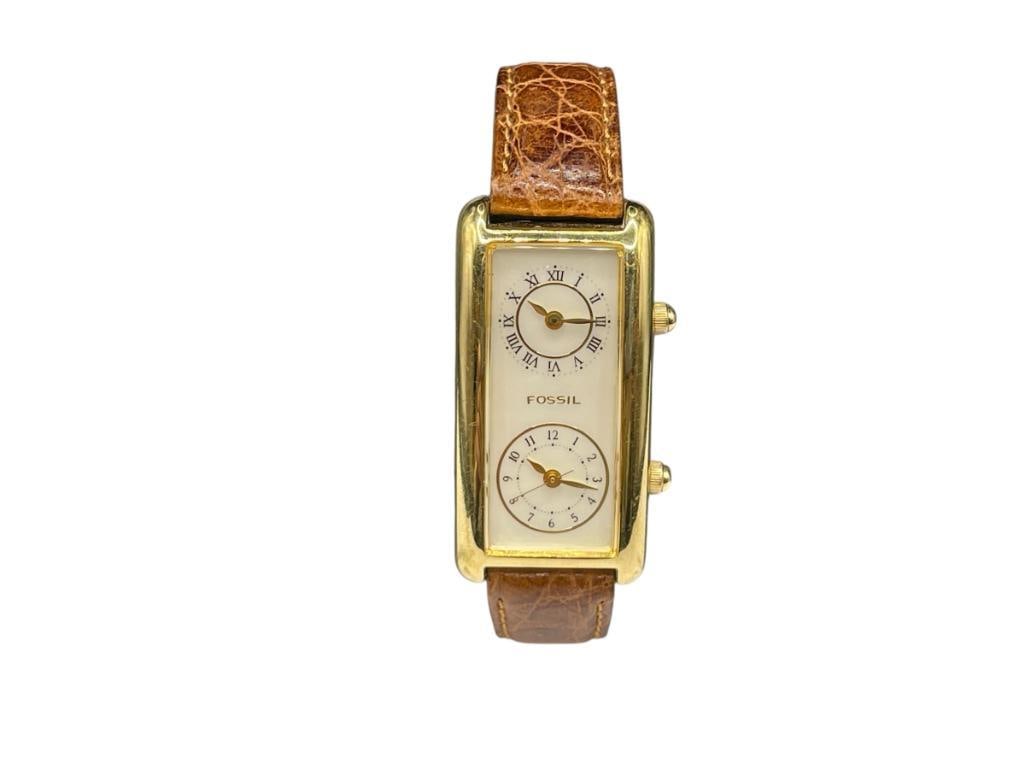 LADIES FOSSIL DUAL CLOCK WRISTWATCH FEATURING ROMAN NUMERALS AND ARABIC NUMBERS: GOLD TONE RECTANGULAR CASE WITH LEATHER BAND, DR-2101 36MM CASE