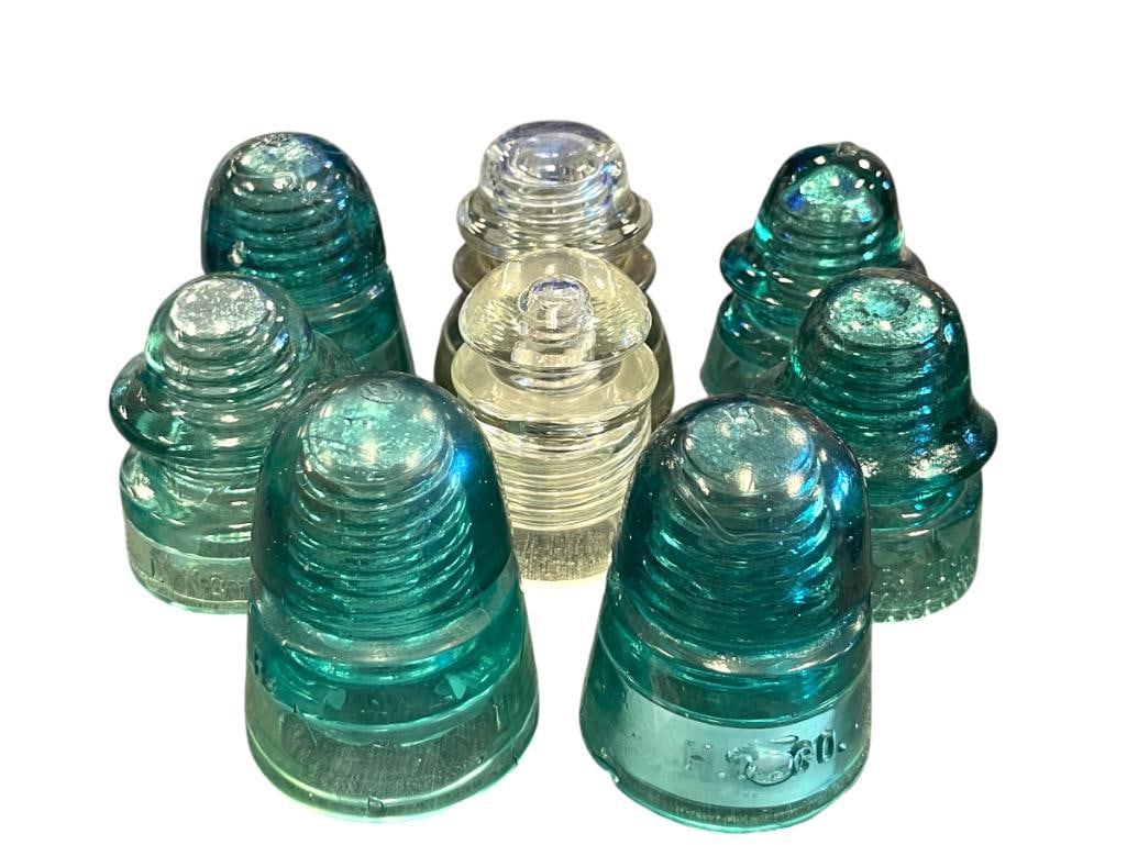 EIGHT VINTAGE GLASS PHONE LINE INSULATORS: H.C. CO., LYNCHBURG, HEMINGRAY, AND PYREX, FEW HAVE CHIPS 3 1/2" AND 4" H